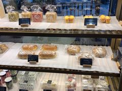 面包甜点陈列柜-BONBON BAKERY