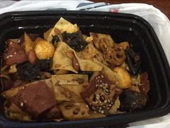 -愉肴麻辣香锅(中北镇店)