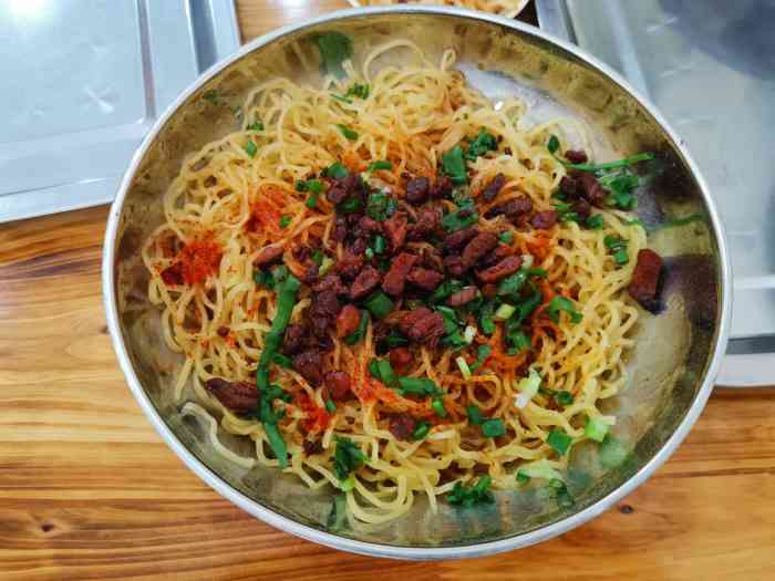 打分    /人 这种脆哨面和一般燃面口感不一样.更脆,但没那么入味.