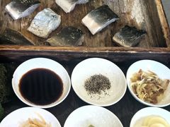 -围炉肉舍•炭烤活鳗•丹东海鲜烤肉(步行街店)