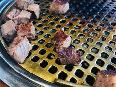 雪花牛肉粒-唯成•韩国炭火烤肉 유성고기