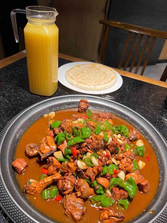 侯志伟老街炒鸡(广济街店)-"在一个美食聚集的地方.