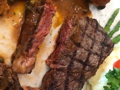 -Chom Cafe and Restaurant