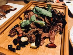 罗勒豉椒炒薄切牛肉-小大董·烤鸭(凤凰汇店)
