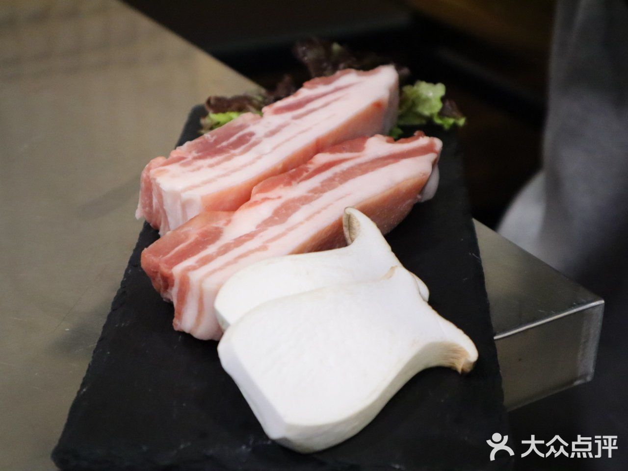 🌟韩国首尔必去!文父子烤肉店,邂逅25岁帅哥老板!🙋