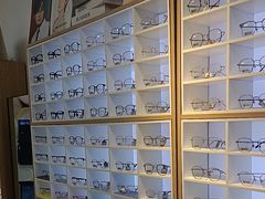 -天空之镜眼镜店蔡司依视路配镜授权零售店(望京颐堤港店)