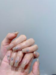 -花岐款式专研健康美甲沙龙