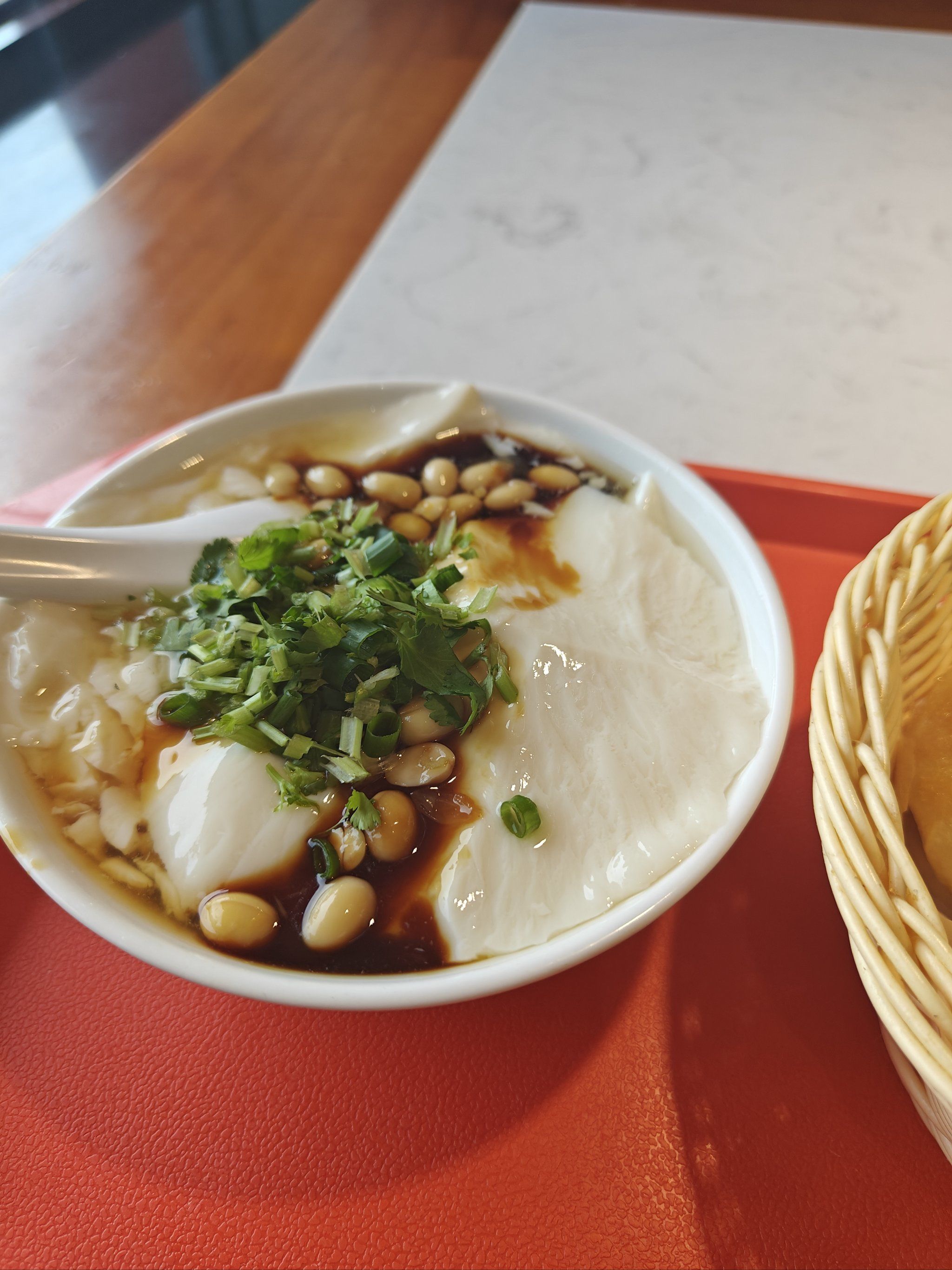 豆腐脑牛肉水煎包