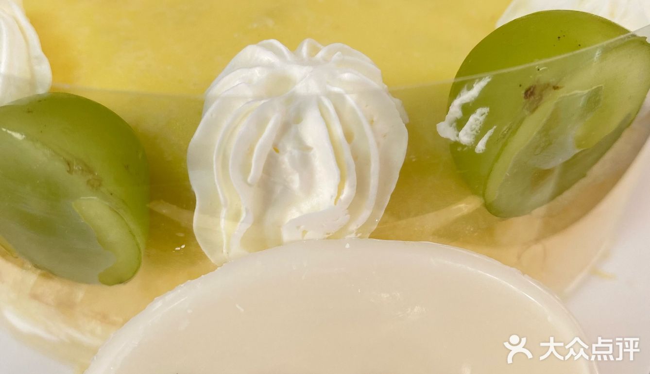 阳光玫瑰青提蛋糕|简单而又幸福