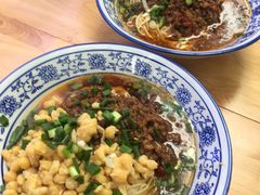 -渝之汇牛肉豌杂面