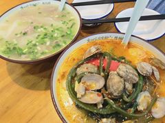 -老何家后安粉·糟粕醋海鲜火锅(三亚湾椰梦长廊店)