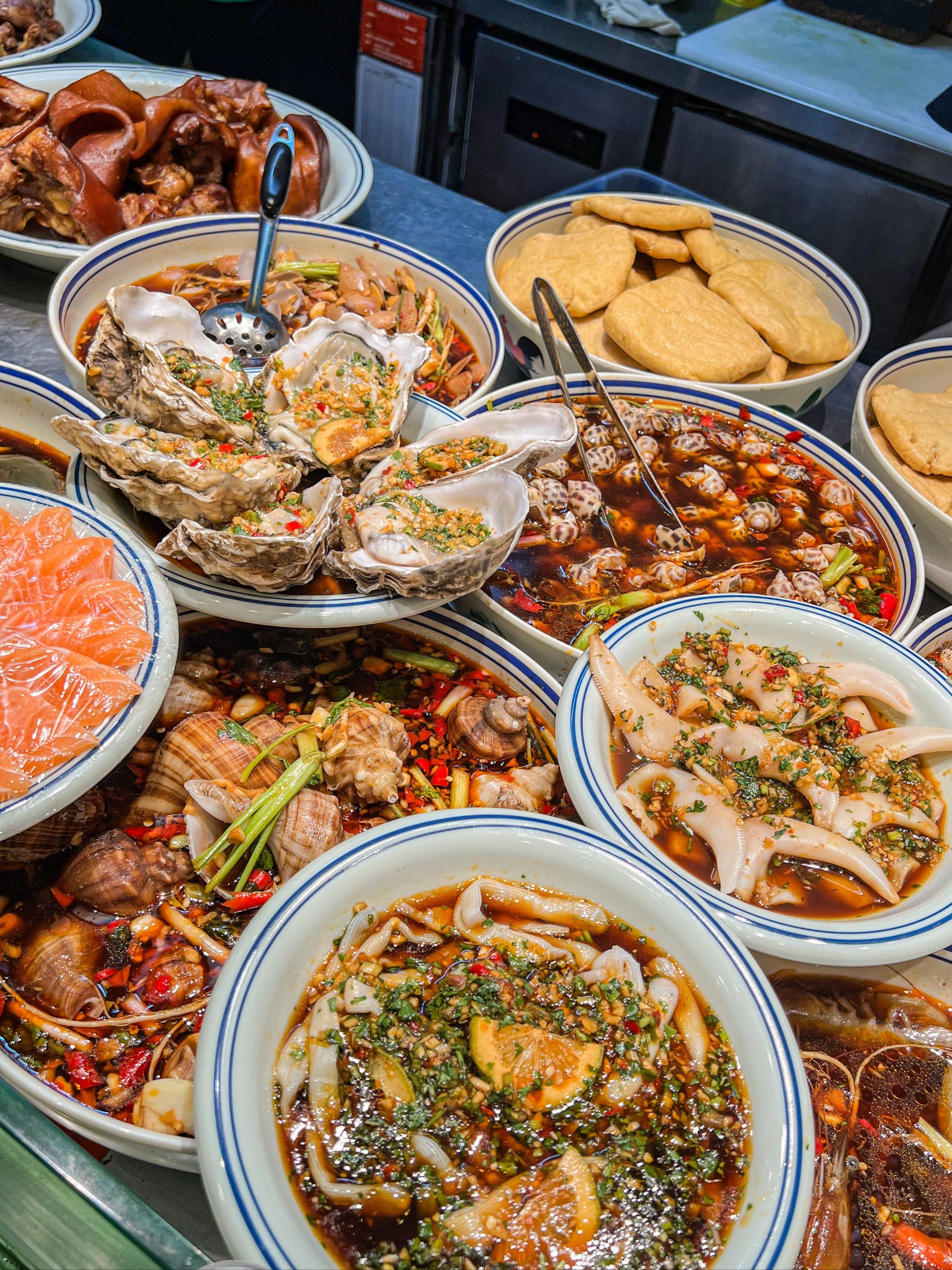 这里简直就是生腌爱好者的聚集地巴!琳琅满目的生腌美食