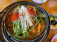 土豆排骨火锅-喇喇排骨火锅·传统韩式脊骨汤(望京西园总店)