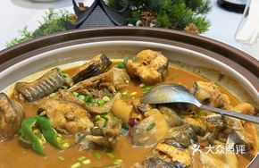 Stone Pot Braised Mandarin Fish