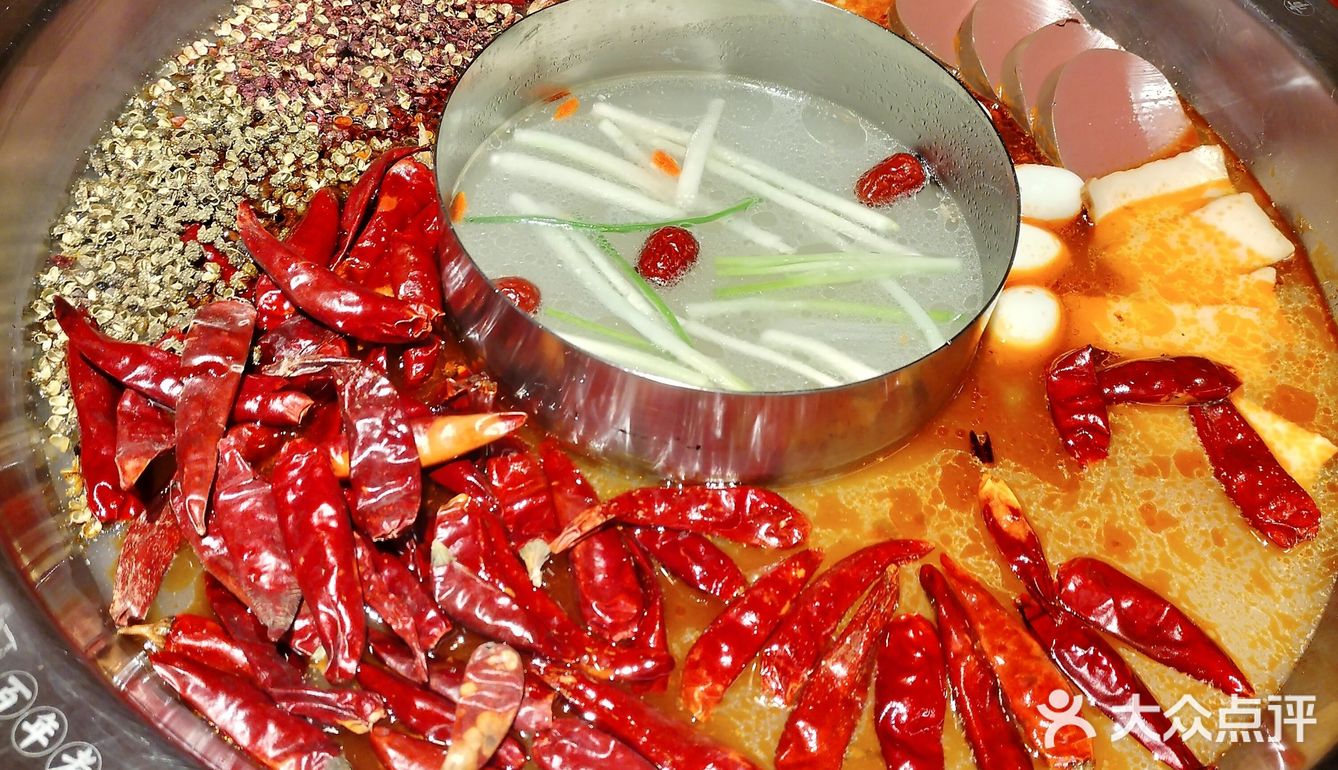 地道四川鸭血豆腐火锅，快来品尝一下。