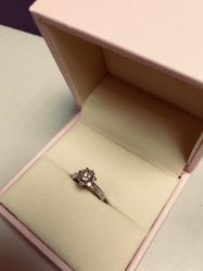 -威德钻石-克拉钻大本营(南京东路店)