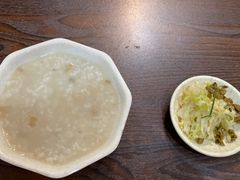 皮蛋瘦肉粥-舒小笼松针小笼包