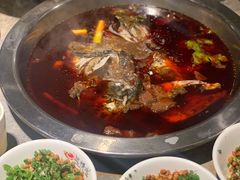-忘情水鱼头·鲜鱼火锅(滨江中路店)