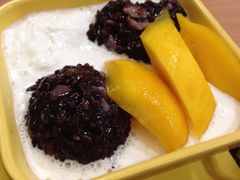 芒果白雪黑糯米甜甜-满记甜品(巴黎春天宝山店)