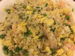 海鲜炒饭-三两春肚肺汤(崂山路店)