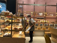 面包甜点陈列柜-面包新语(融创茂店)