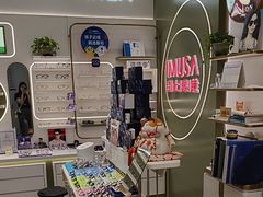 -目上眼镜·蔡司依视路授权(青浦宝龙店)