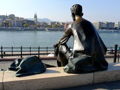 -多瑙河畔鞋履雕塑