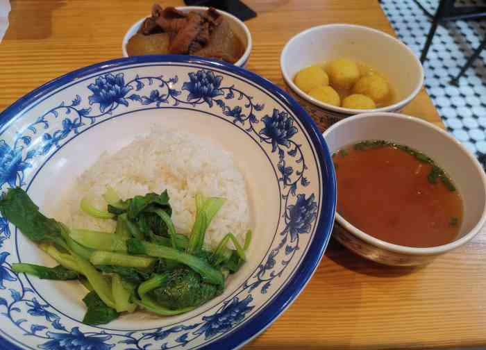 九龙面馆-"这家店和家非常近 开了很久了一直都没去拔.