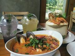-Chom Cafe and Restaurant