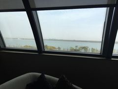 -上海滴水湖皇冠假日酒店