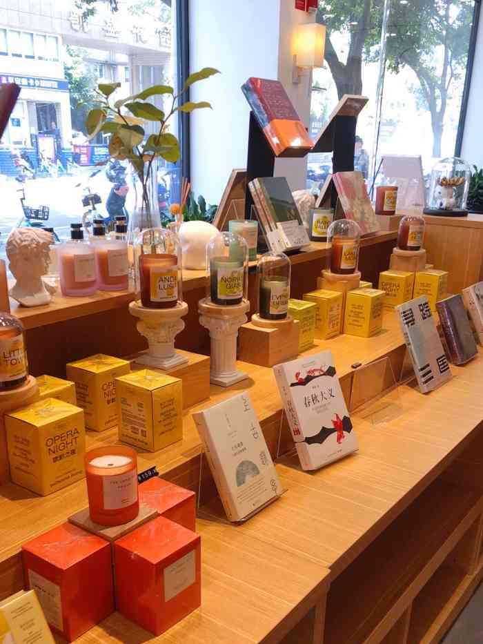 书盒1670(南塘店)-"在南塘街的入口相当醒目的位置～除了各类.