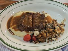 扒澳洲牛里脊配奶香土豆泥和炒蘑菇-Kitchen·Y洋厨房西餐厅(王府壹号店)