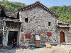 -高荡千年布依古寨旅游景区