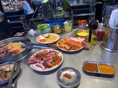 -哈哈碳都·牛肋条无限自助烤肉(台江万达店)