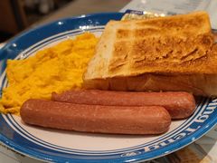 肠仔炒滑蛋配牛油西多士-敏华冰厅(天河城店)