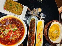 -东口码头·烧鸽子·鱼头泡饼·地方菜(金鹰悦城店)
