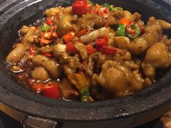 石锅脱骨凤爪-鄱阳湖·江西小炒·瓦罐煨汤(五道口店)