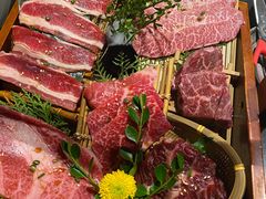 -山川小町·极番烧肉(新地假日广场店)