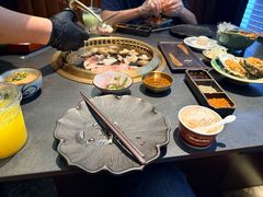 -铭牛烧肉·和牛海鲜自助(高新月牙湖店)