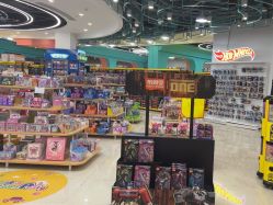 -卡通派潮品玩具折扣仓(青岛新城吾悦广场店)