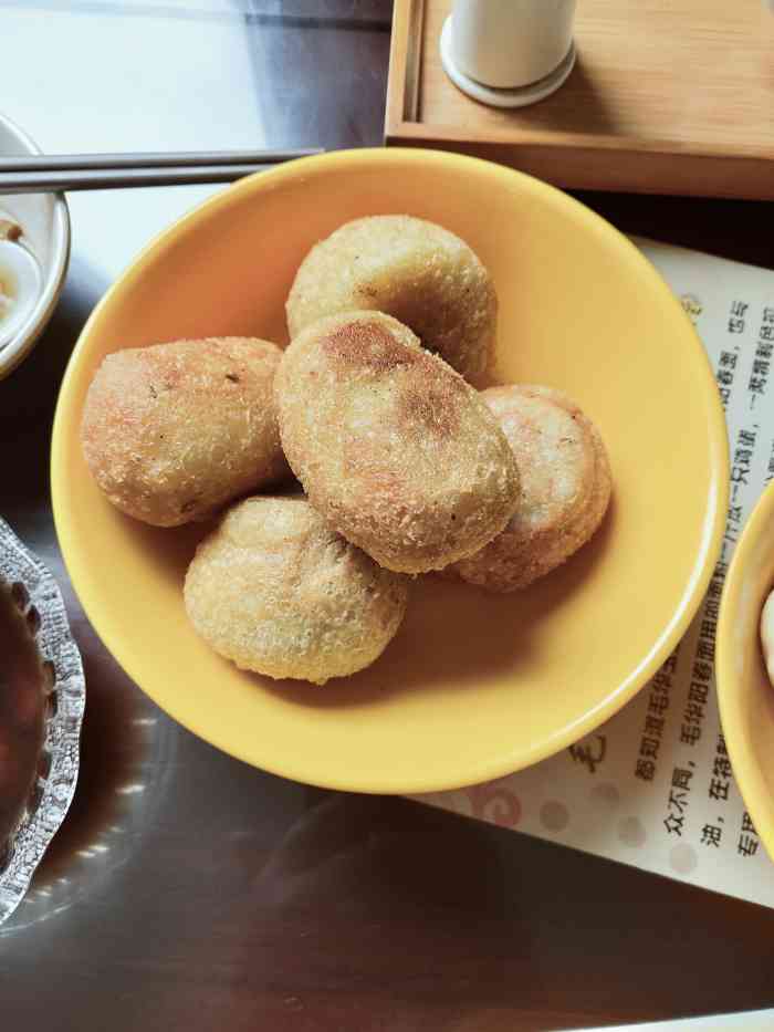 以前我是不吃玉蘭餅的,現在喜歡上了,毛華的玉蘭餅再無錫數一數二