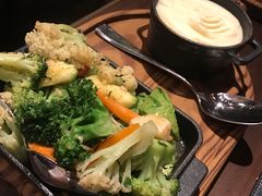 -恰餐厅及酒吧 CHAR Bar & Grill (北京丽都皇冠假日店)