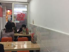 大堂-八哥酸辣粉(大中路步行街店)