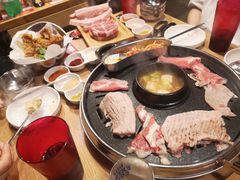 -江南猪肉商会无限续吃(弘大店)