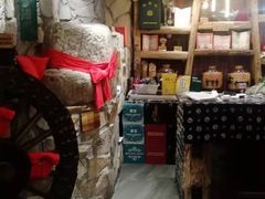 -老牌坊云南鱼豆花火锅(爱建店)