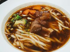 半肉半劲牛肉面-康师傅私房牛肉面(北京南站店)