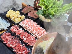 -果松木炭酸菜铜火锅·外婆参鸡汤