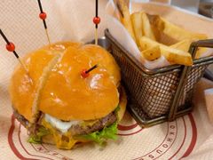 -BOURBON 玻本美式餐厅酒吧(虹桥新天地店)