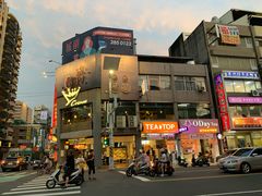 -六合夜市