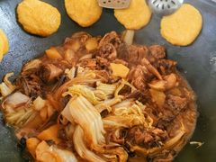 -粘豆包柴火铁锅炖